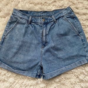American Eagle Mom Jean shorts